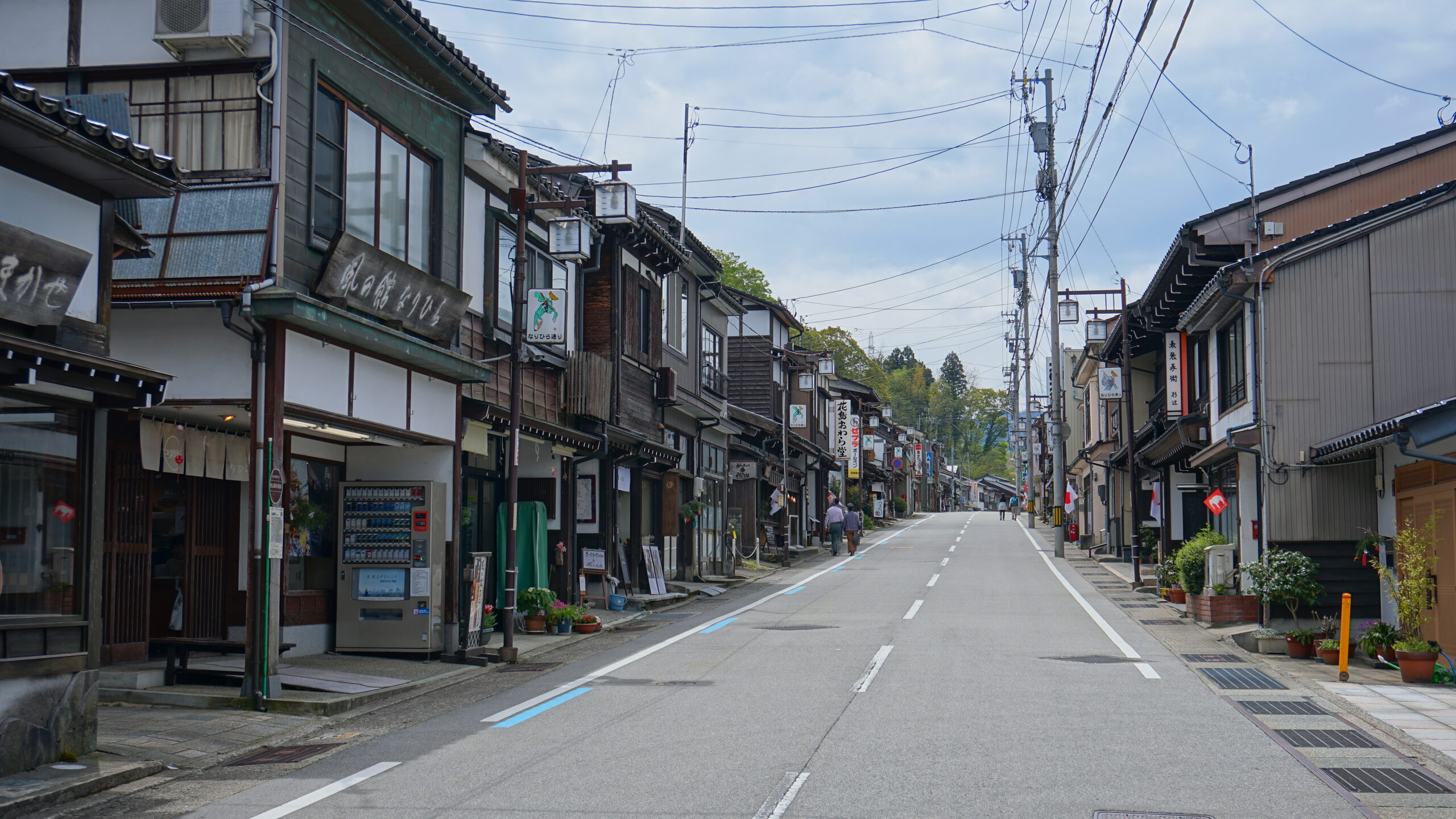八尾の石畳の諏訪町本通り