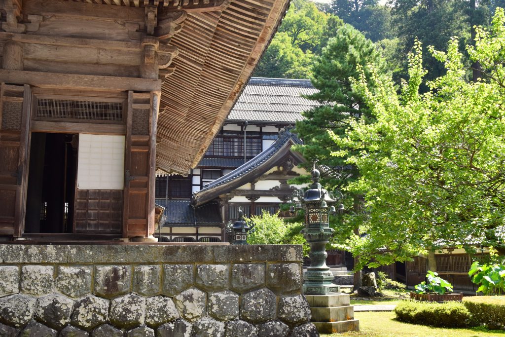 永平寺の伽藍と杉並木