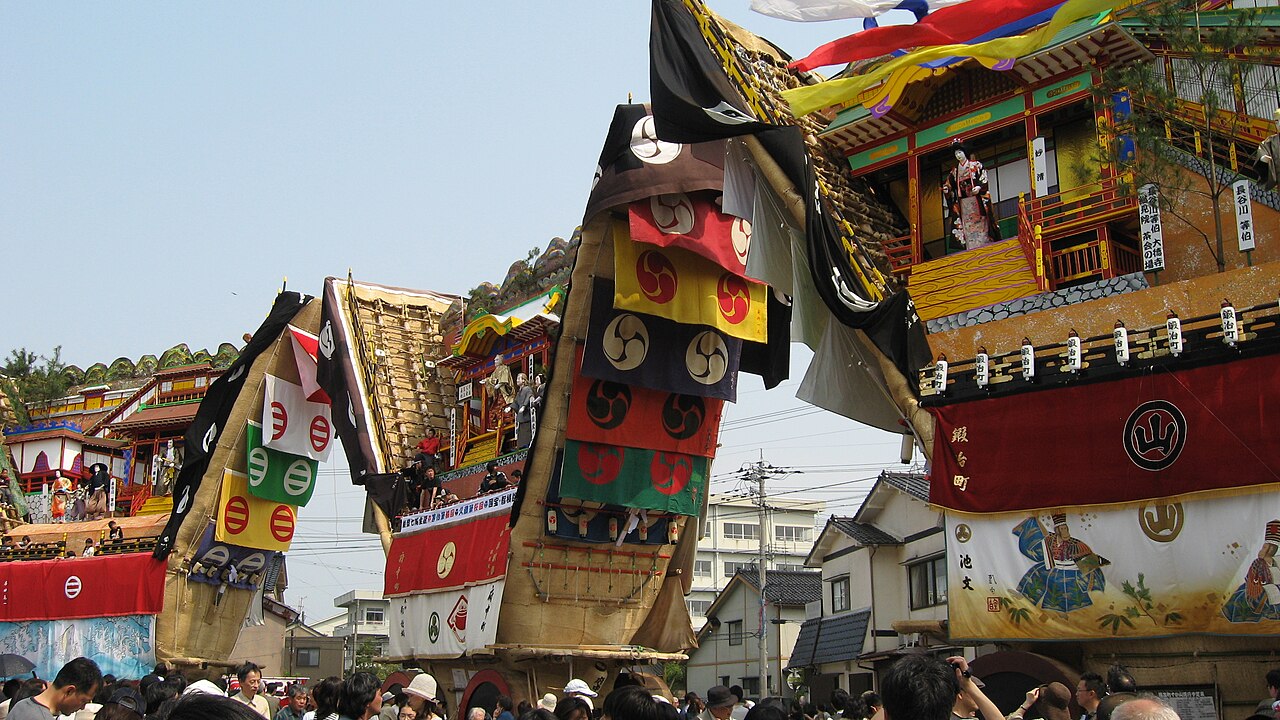 七尾市の青柏祭・でか山の巨大曳山