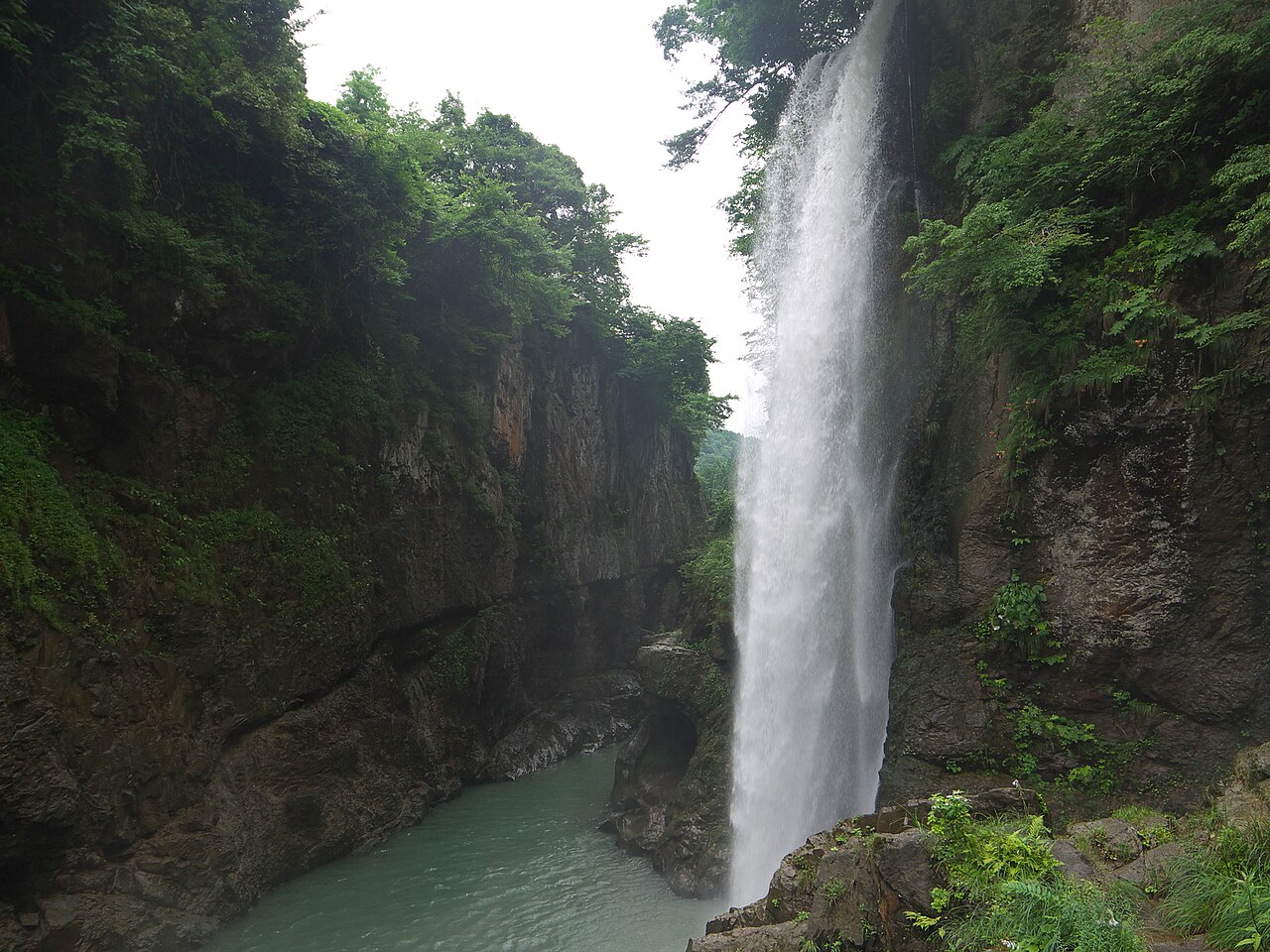 手取峡谷の綿ヶ滝