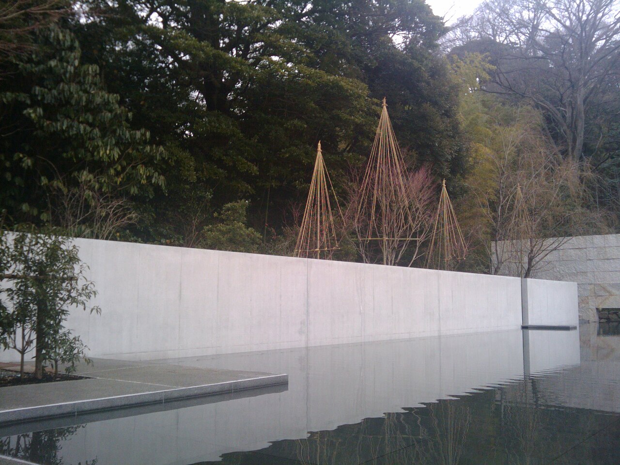 鈴木大拙館の水鏡の庭