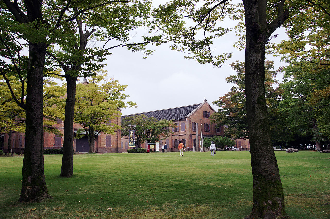 石川県立歴史博物館の赤レンガ外観