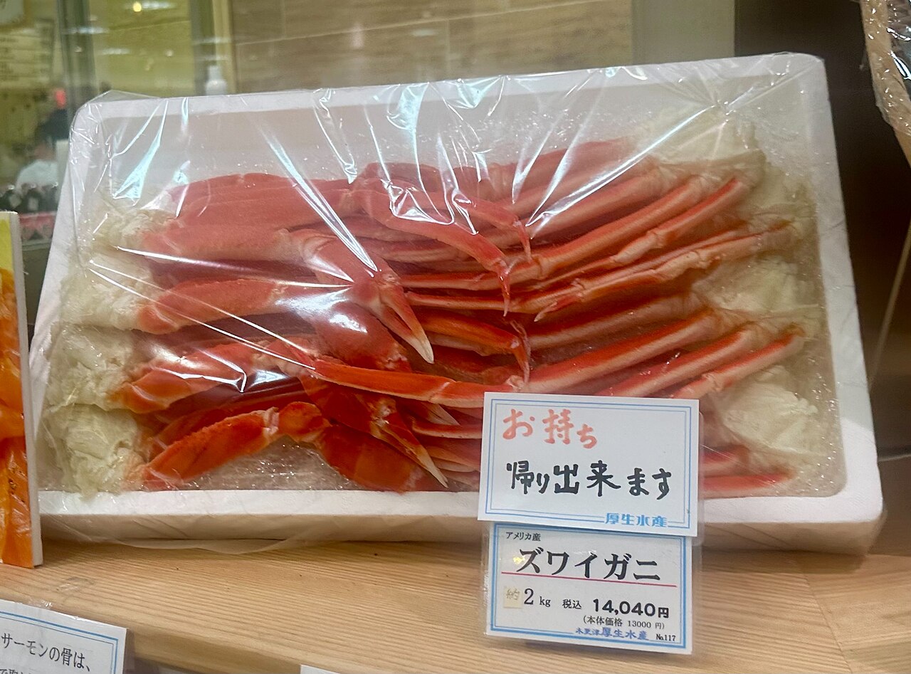 販売されるズワイガニ