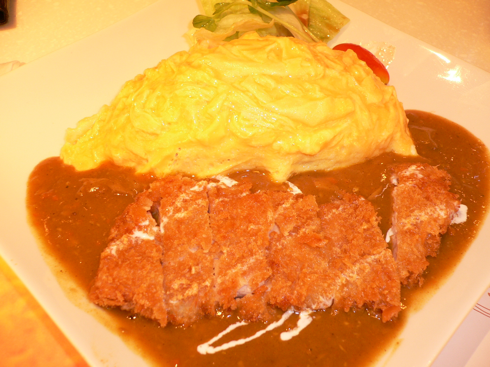 トンカツをのせたオムライス・ボルガライスの参考イメージ