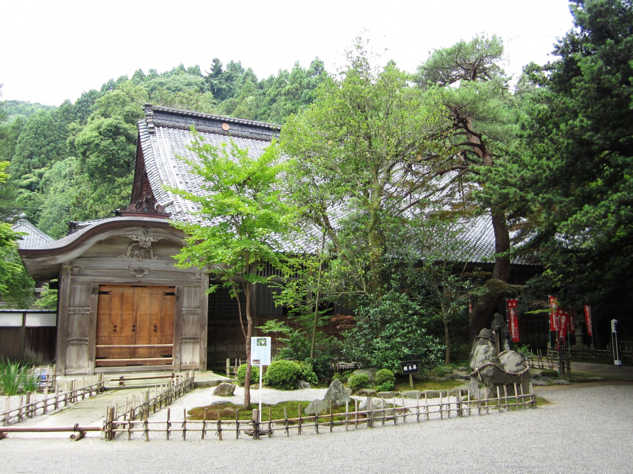 福井市田ノ谷町に佇む大安禅寺の本堂と境内