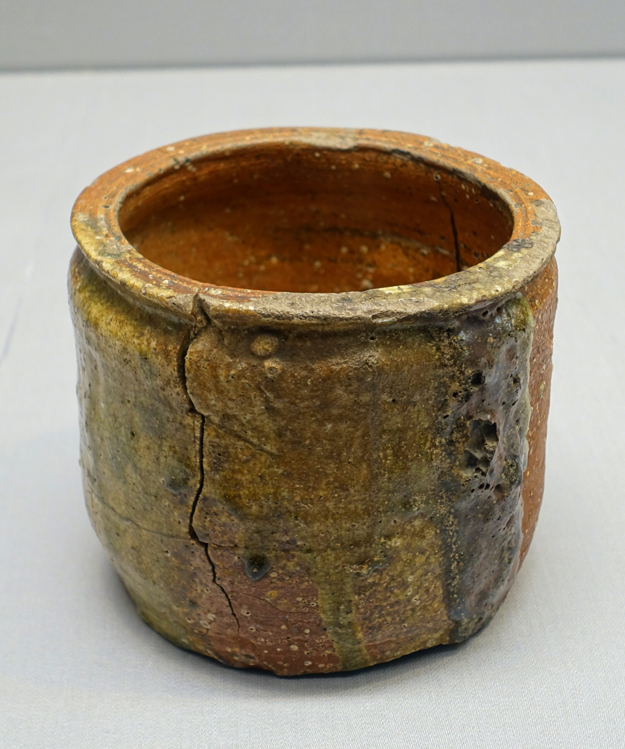 日本の伝統的な焼き締め陶器