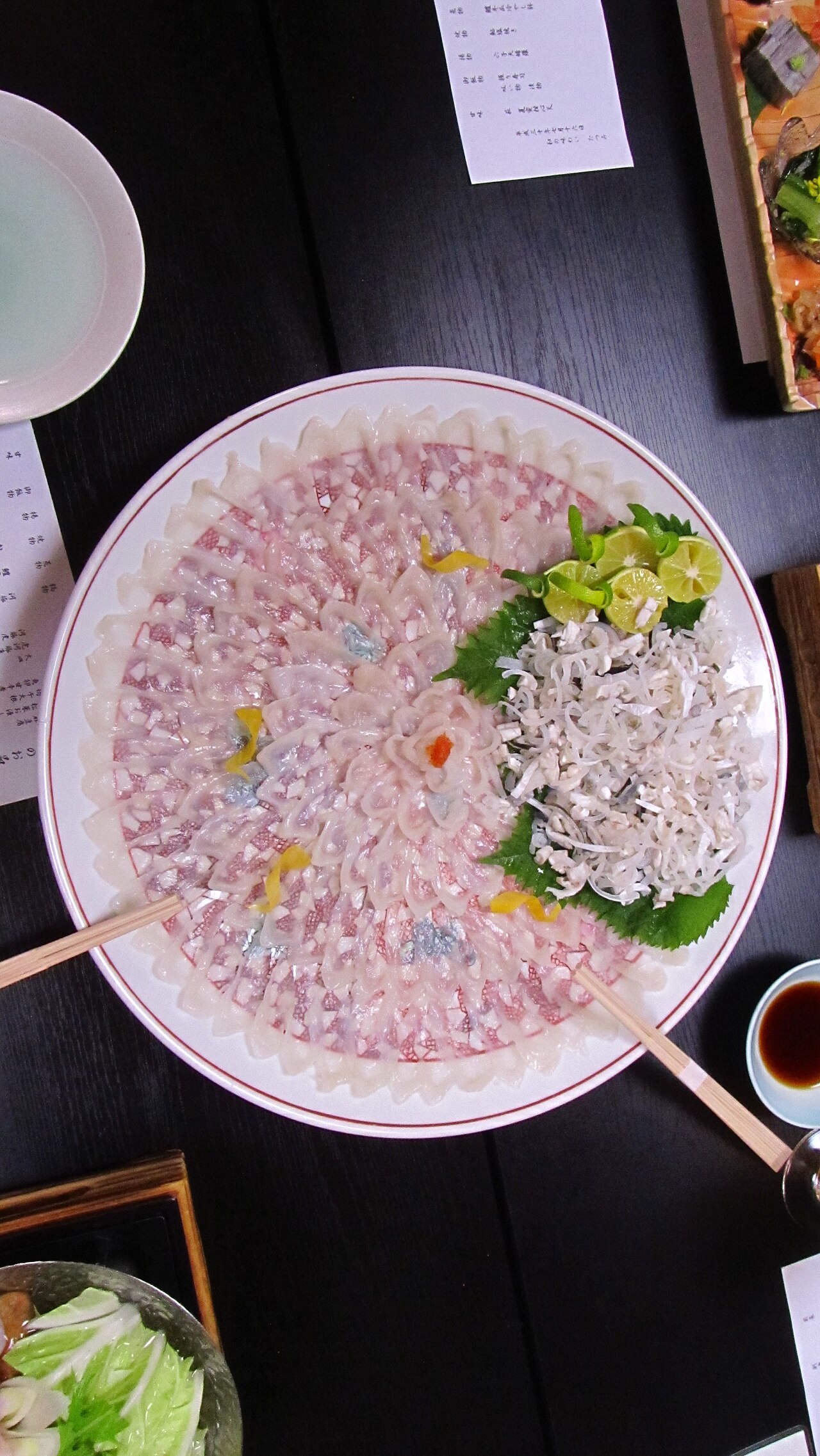 能登ふぐの薄造り刺身