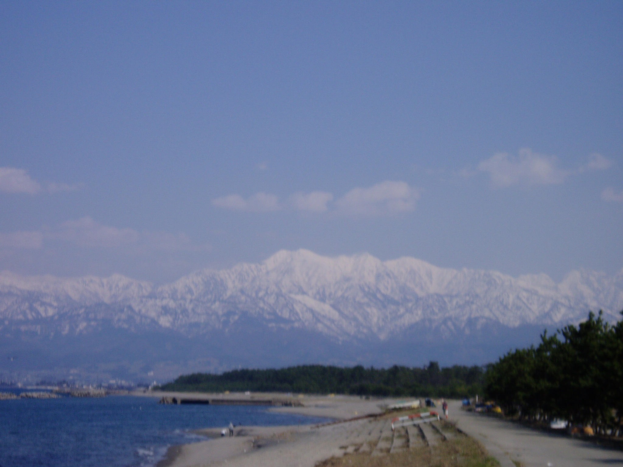 立山連峰と富山湾のパノラマ風景