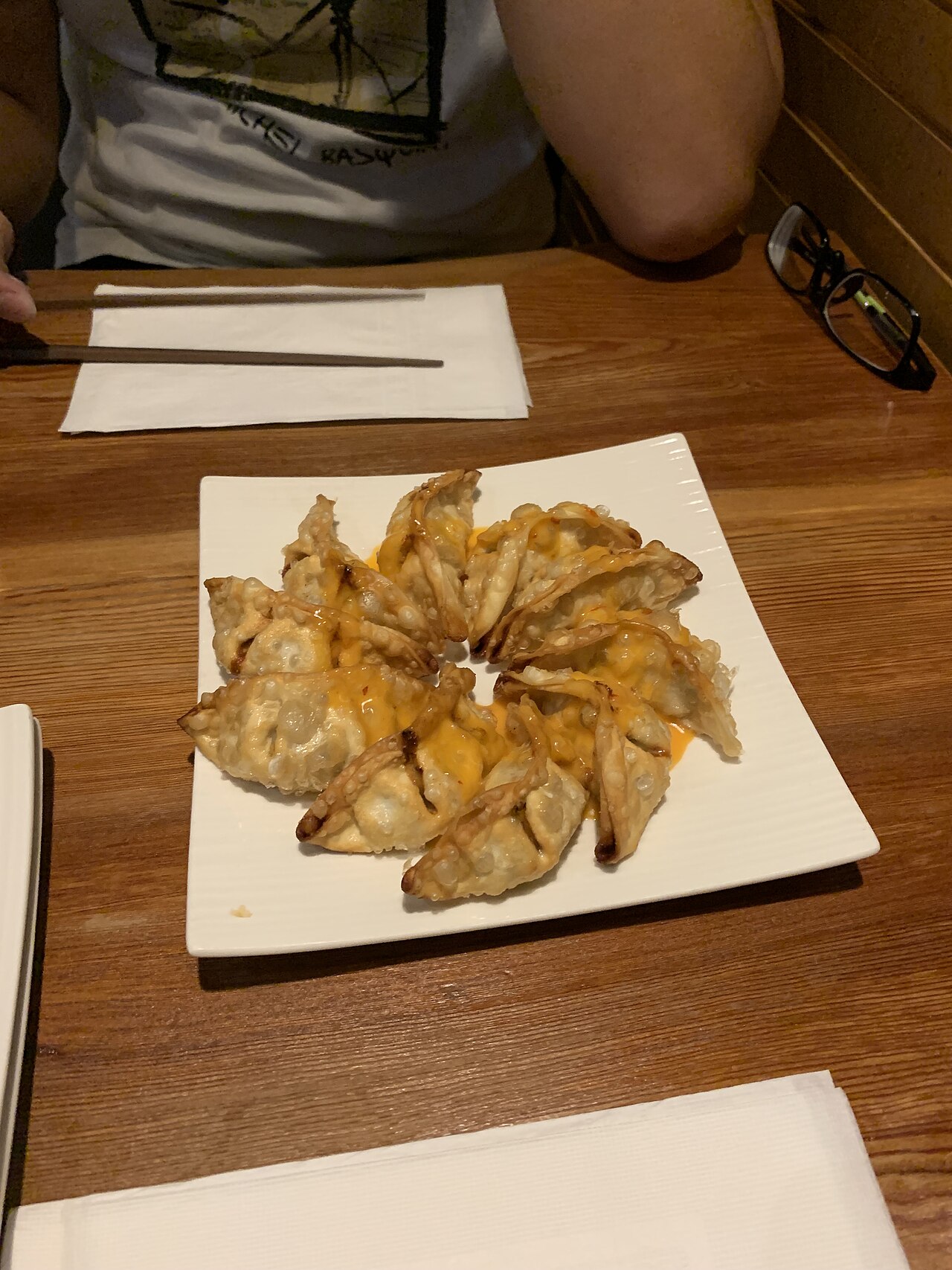 第7ギョーザ風のパリパリ揚げ焼き餃子の盛り合わせ