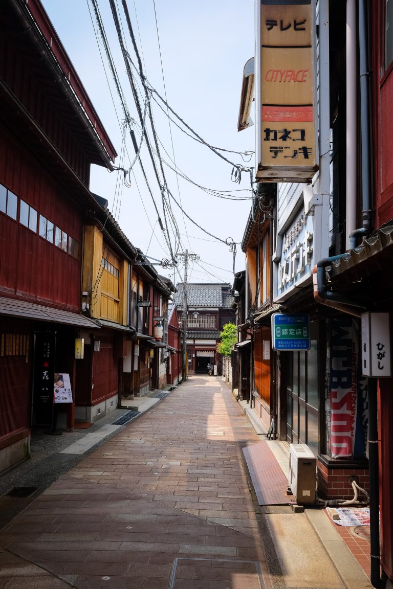 北陸女子旅おすすめガイド2026｜金沢・富山・福井の映えスポット・グルメ・温泉モデルコース
