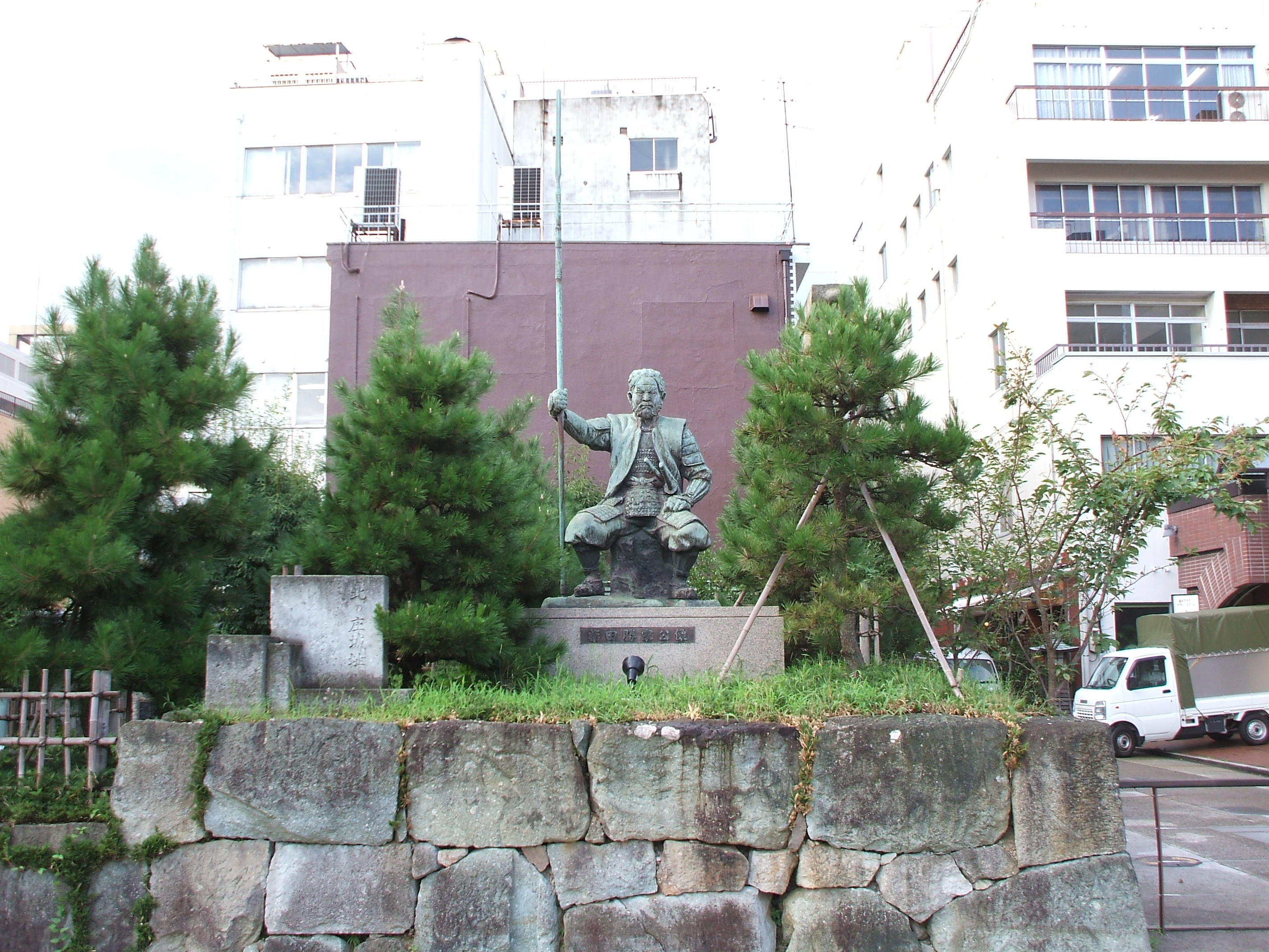 福井市柴田神社に建つ柴田勝家の銅像