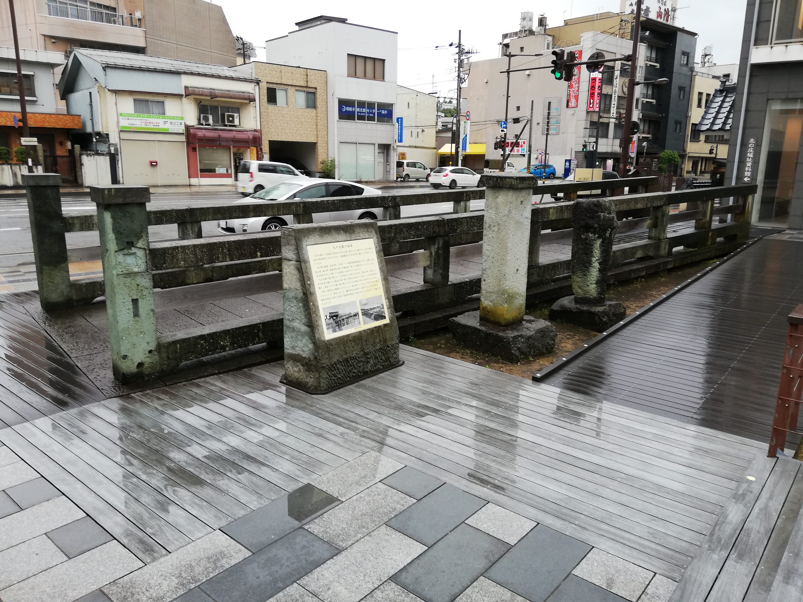北ノ庄城跡に建つ柴田神社の境内風景