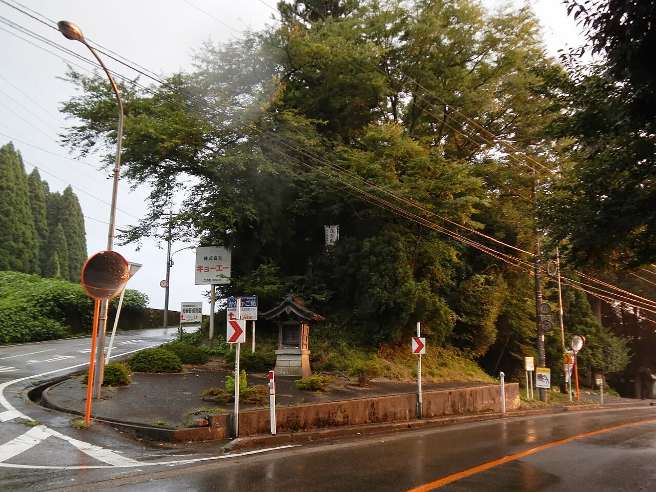 放生津八幡宮がある射水市新湊の町並み