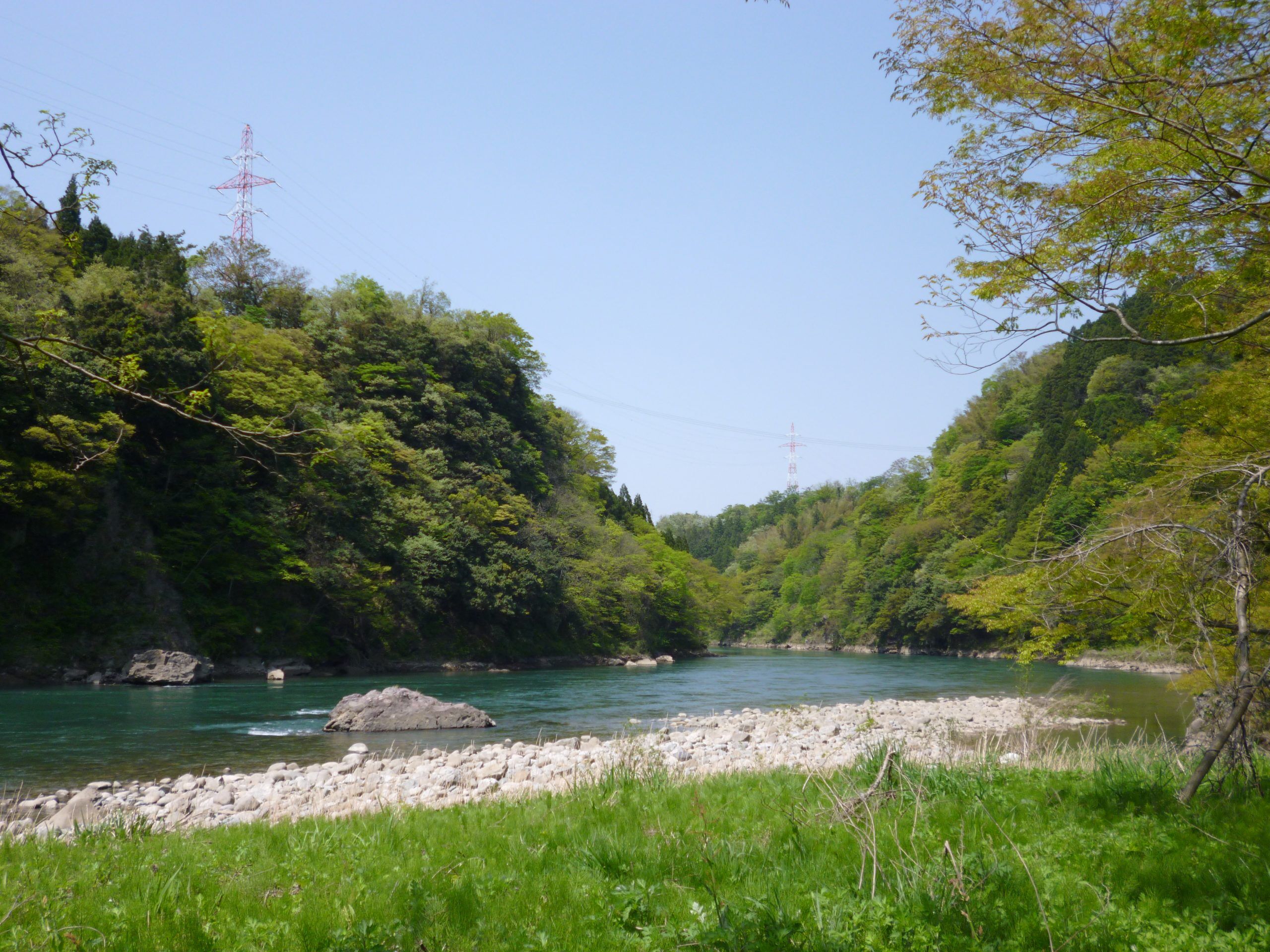 富山市の神通峡の新緑と渓谷美