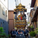 城端曳山祭のユネスコ無形文化遺産に登録された曳山巡行