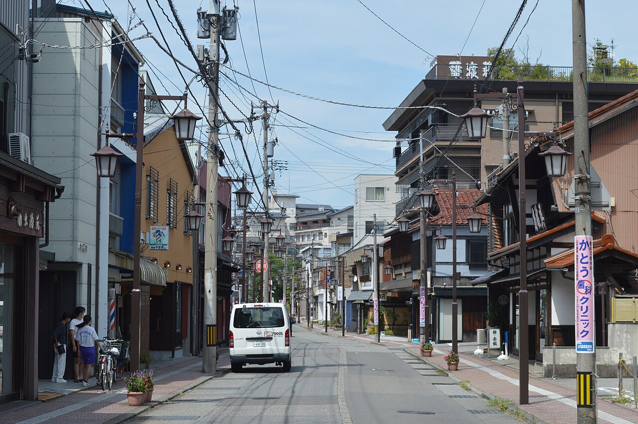 山代温泉の温泉街と歴史的な建物