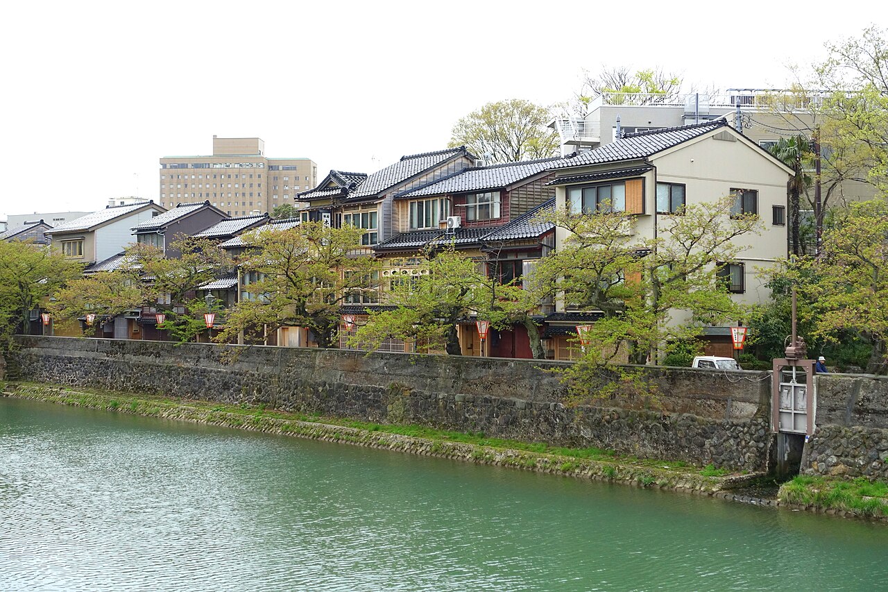 主計町茶屋街と浅野川