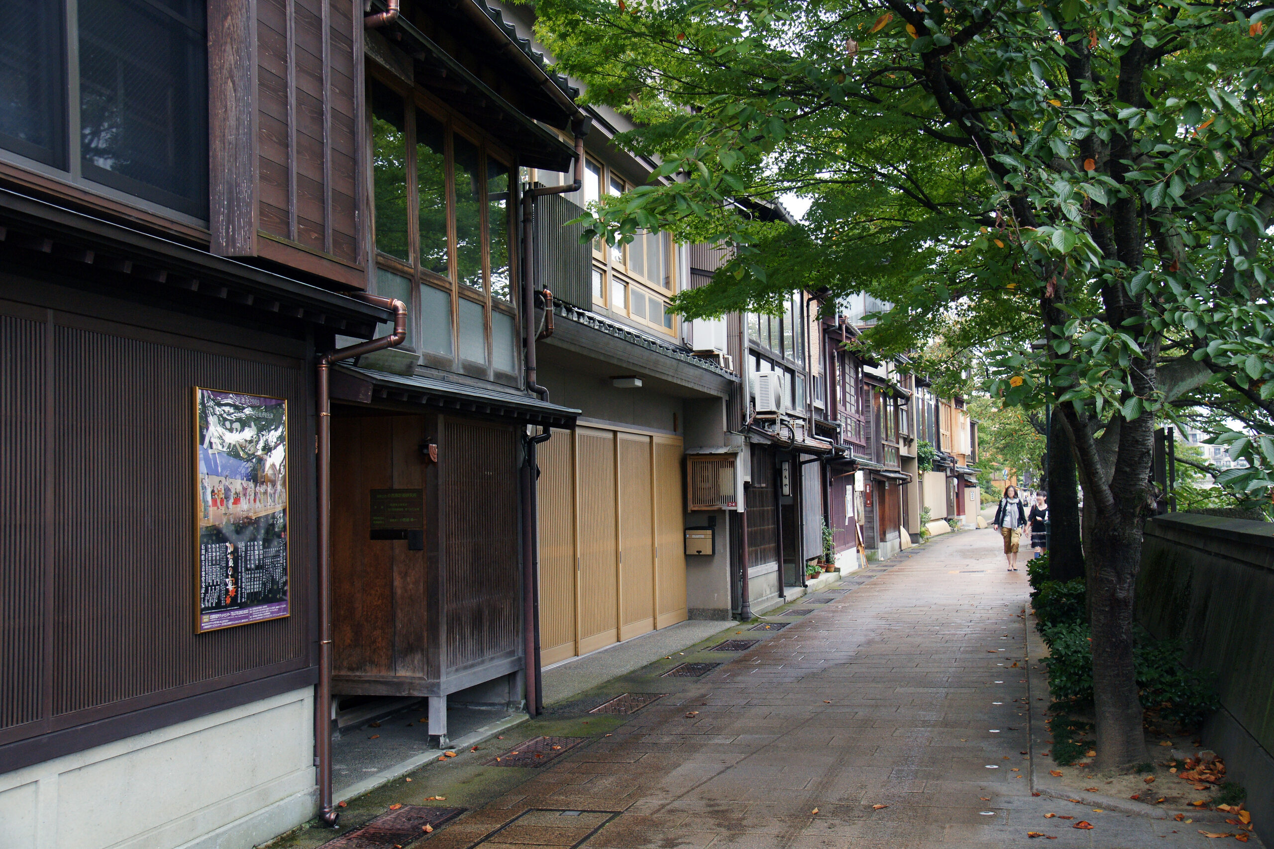 金沢市主計町の旧町名が復活した歴史ある茶屋街の風景