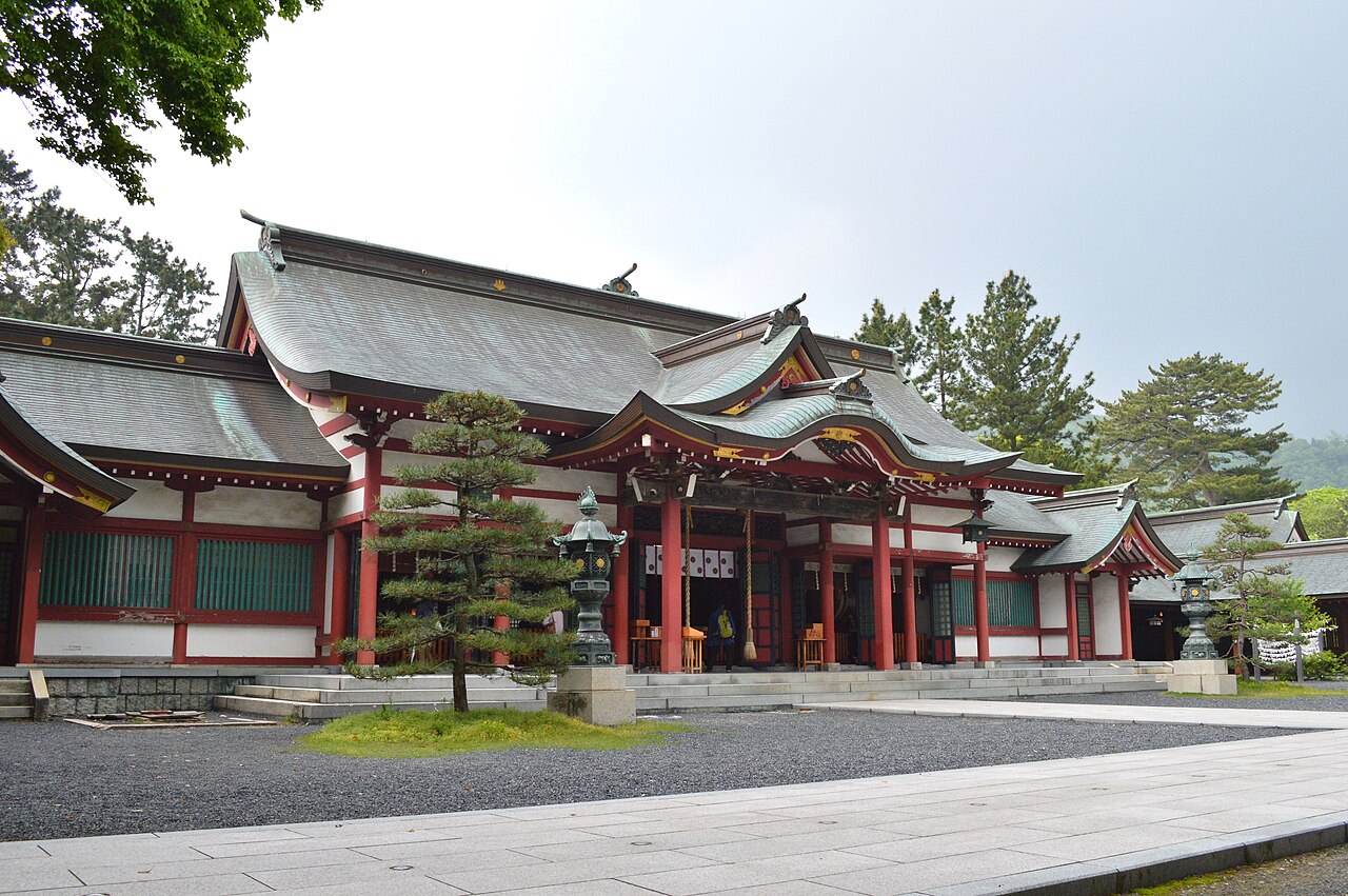 気比神宮の外拝殿と社殿