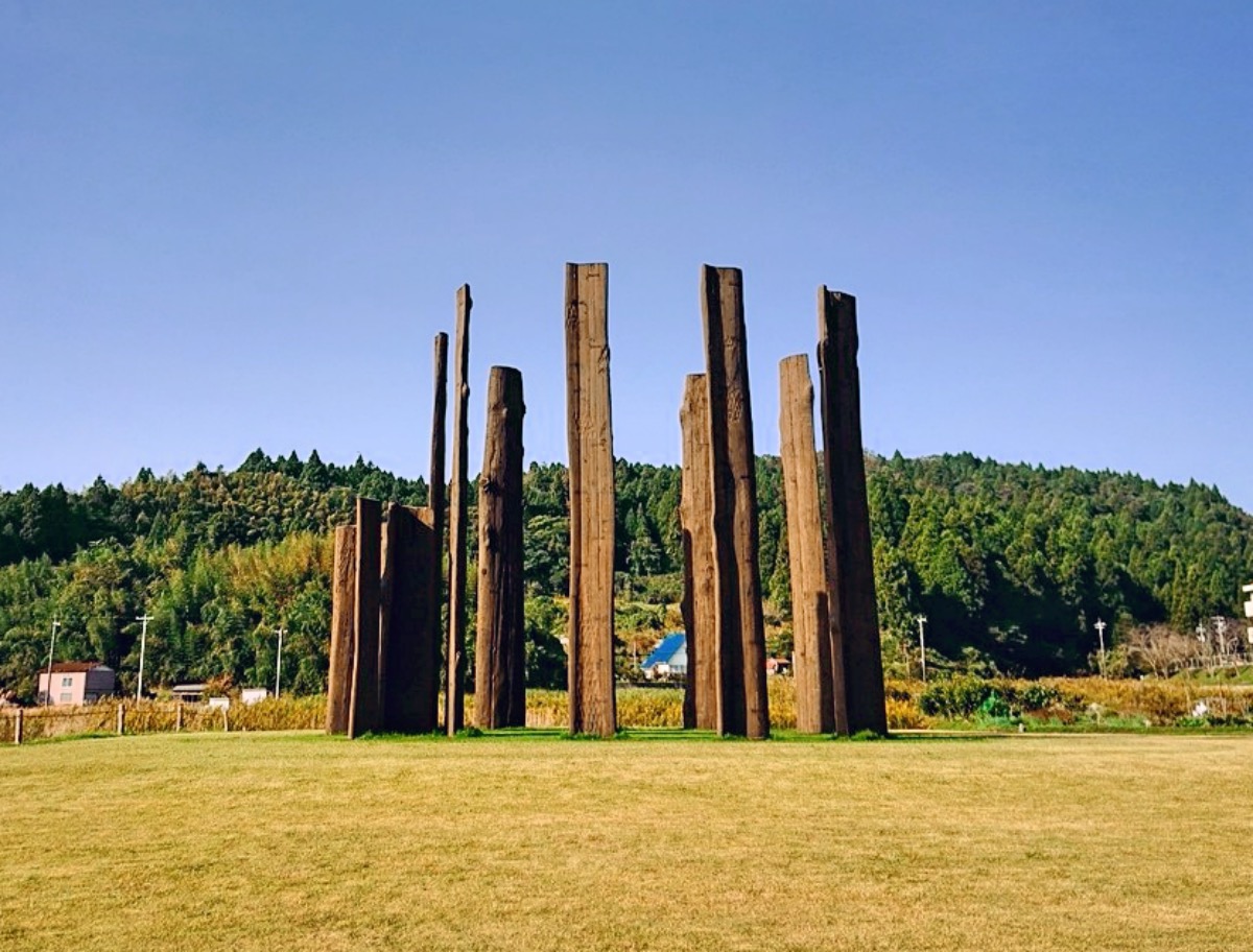 真脇遺跡に復元された縄文時代のウッドサークル