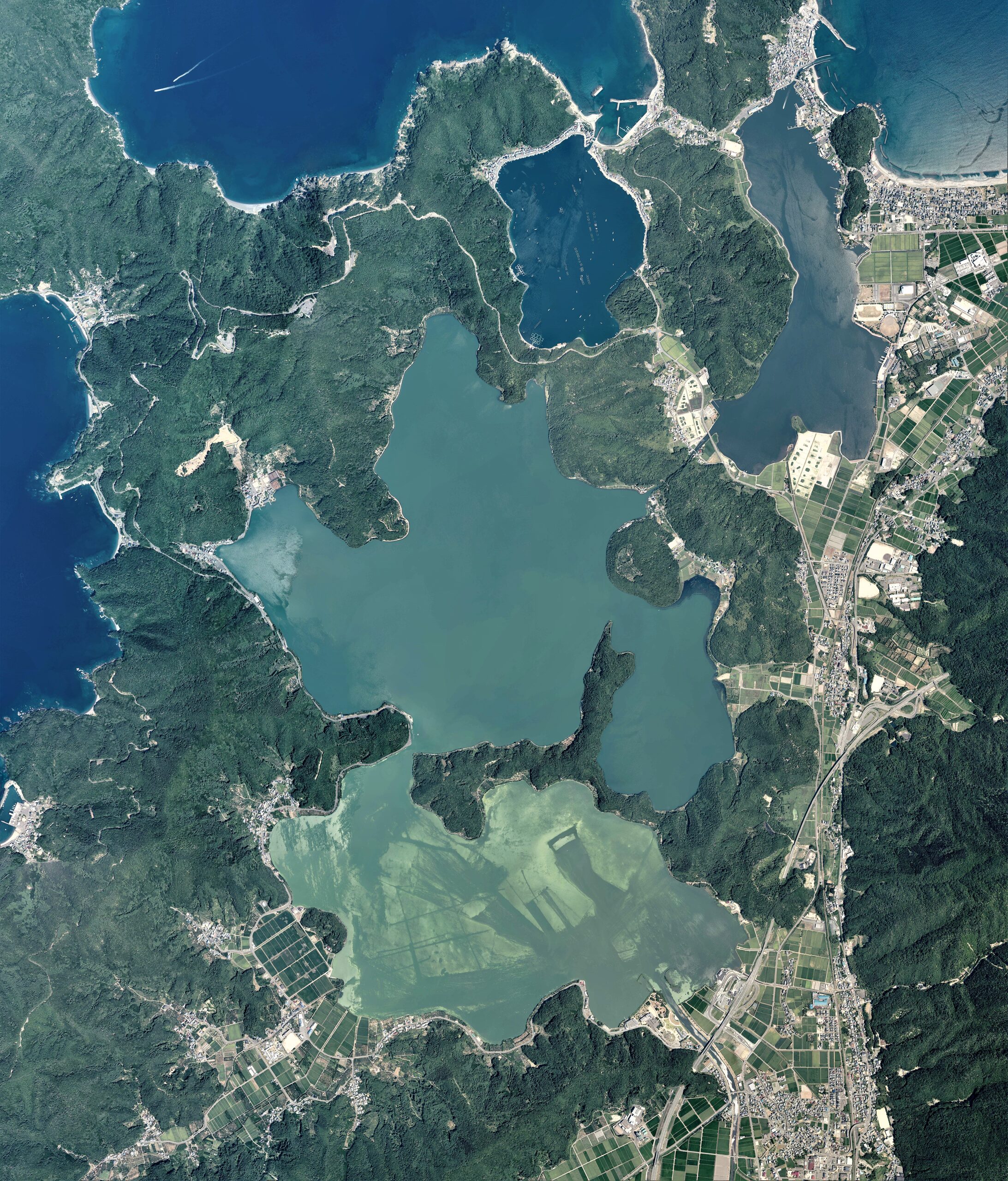 三方五湖の航空写真と若狭湾の地形