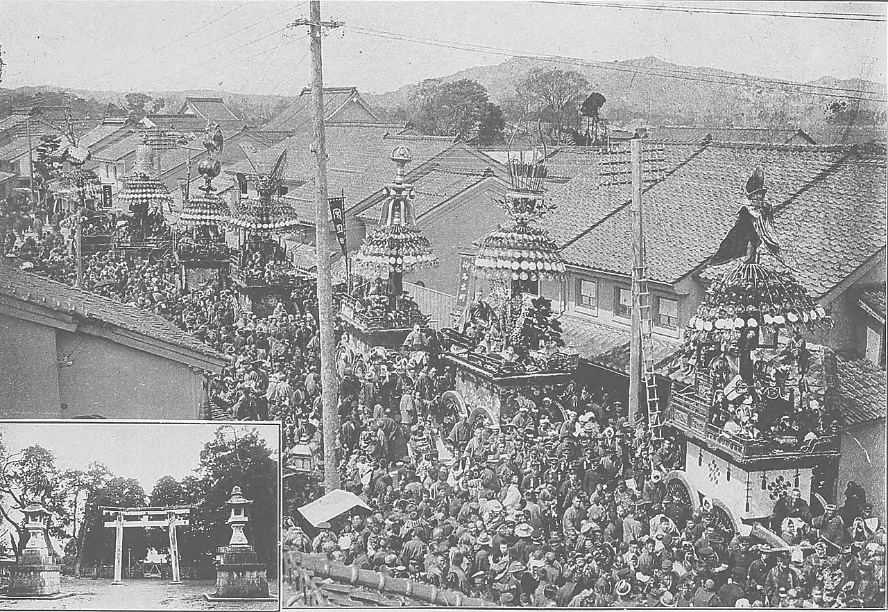 高岡御車山祭の山車巡行と郷社関野神社