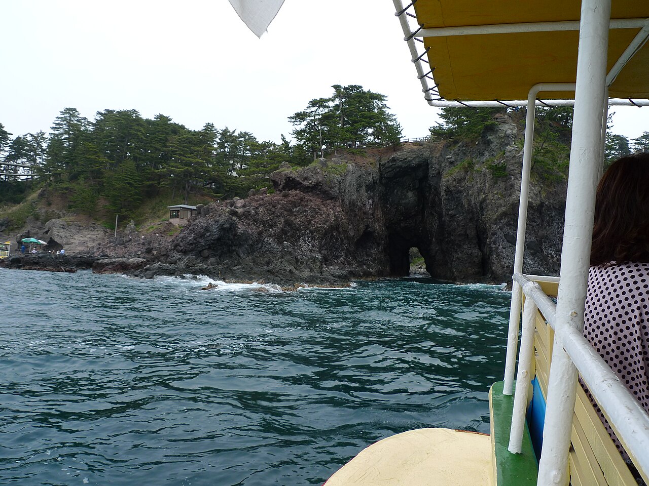 能登金剛の断崖絶壁と遊覧船コース