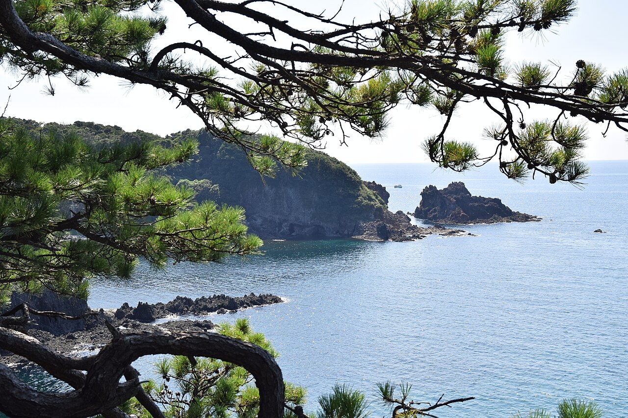 能登の海岸線と日本海に沈む夕日の絶景