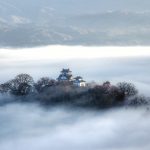 越前大野城の天守閣と青空・天空の城として知られる福井の名城