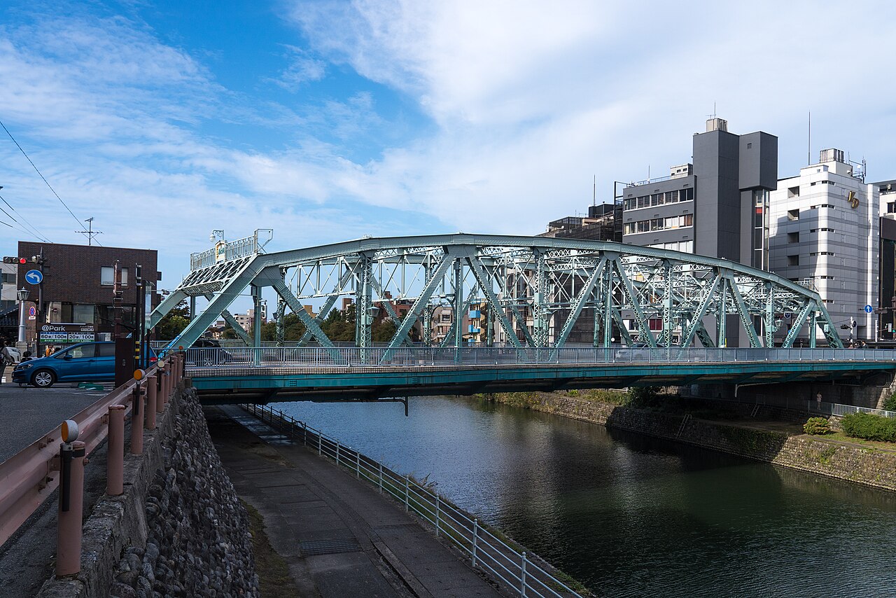 犀川と金沢の街並み・室生犀星が愛した風景
