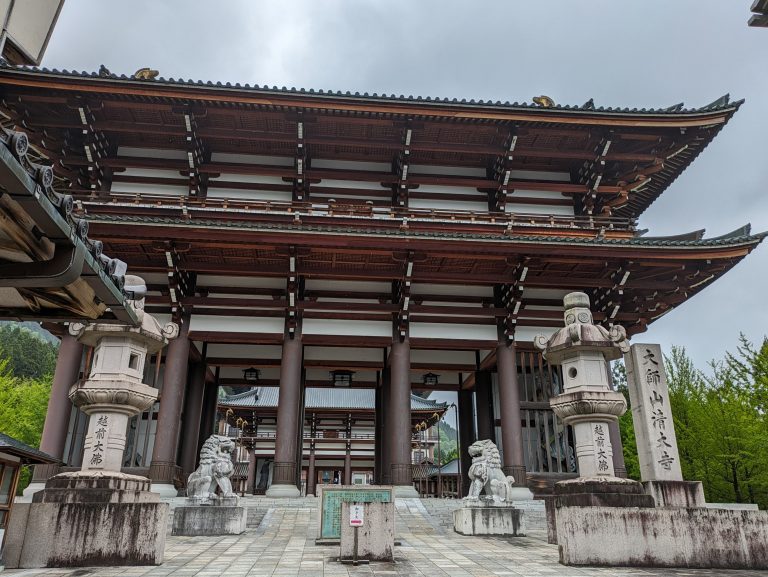 越前大仏（清大寺）｜拝観料500円・日本一の大仏殿と75m五重塔・拝観時間・アクセス