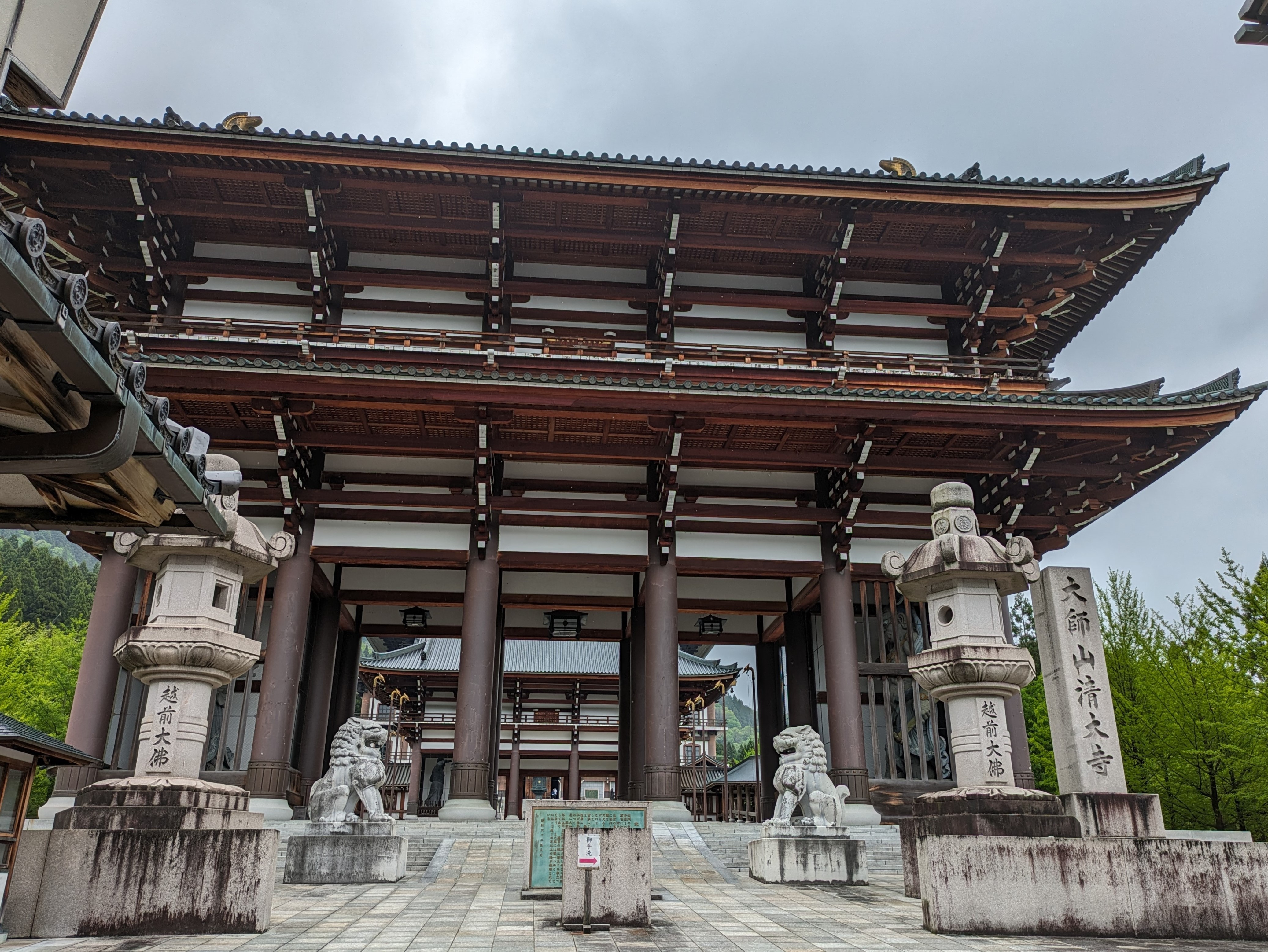 越前大仏（清大寺）の大仏殿外観