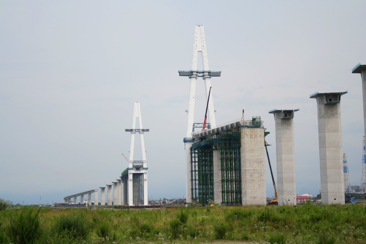 新湊大橋の全景