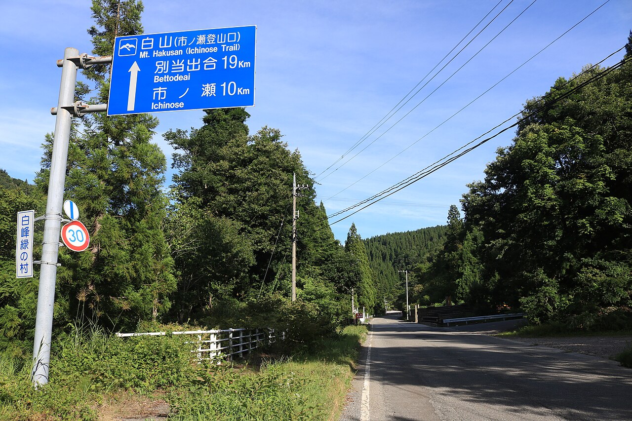 白峰集落と白山麓の自然風景