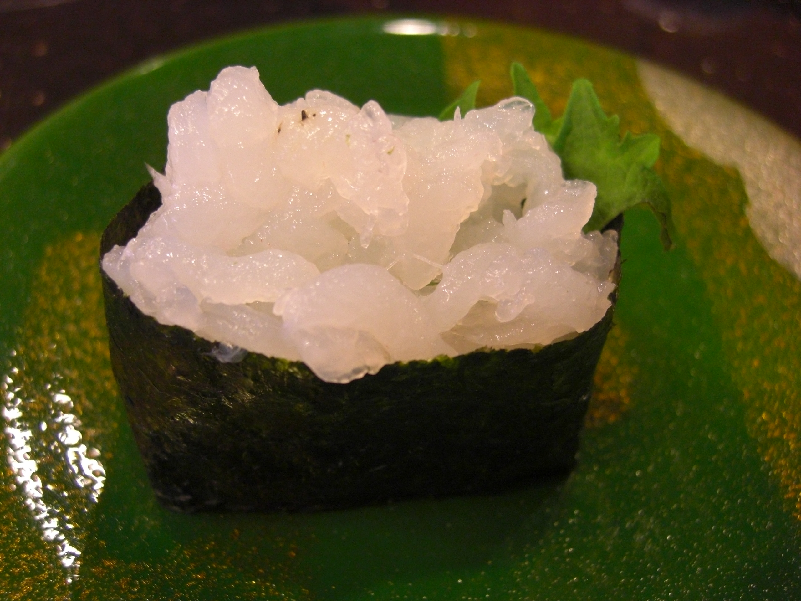 富山湾の白エビの軍艦寿司