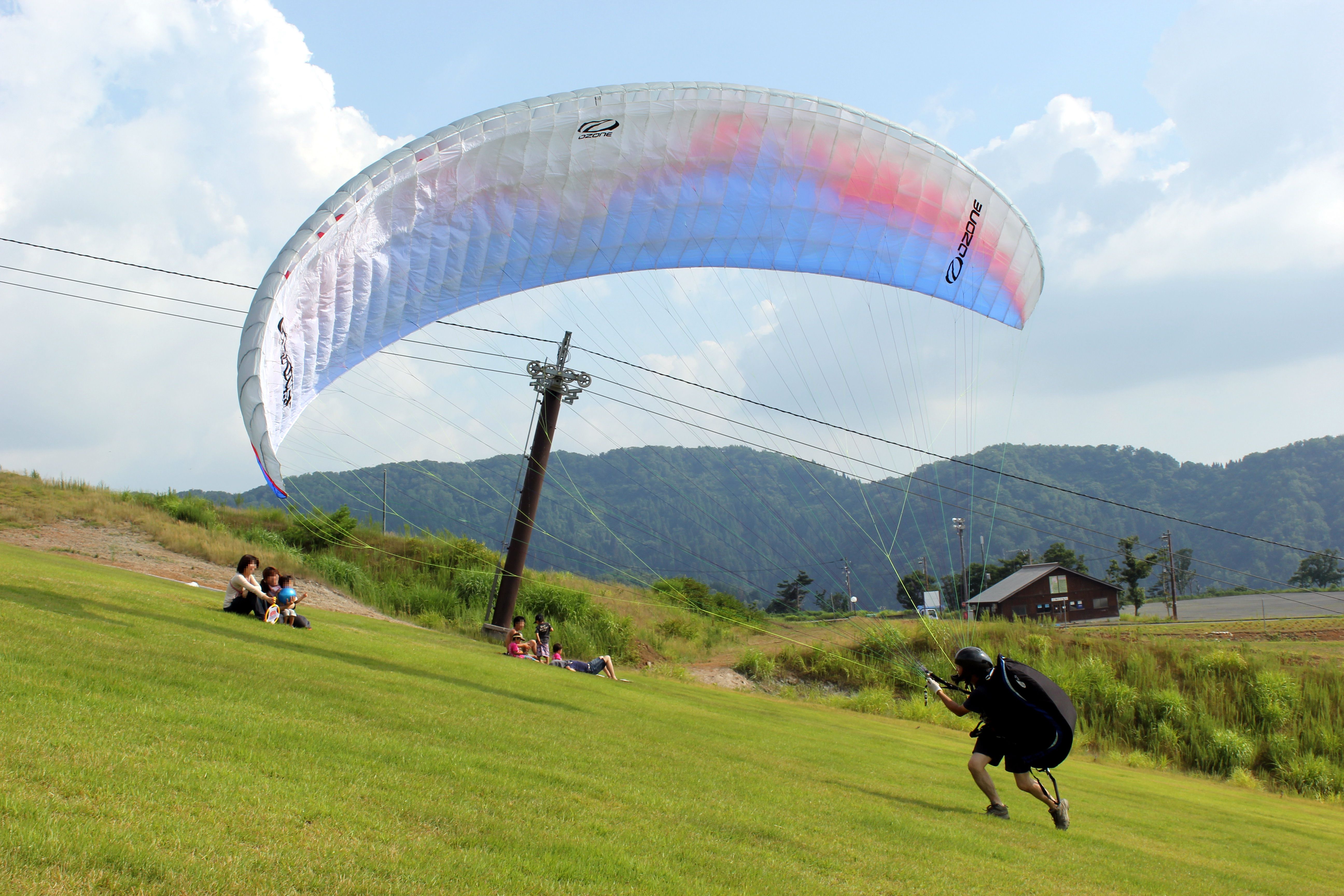 スキージャム勝山のゲレンデと山々の風景