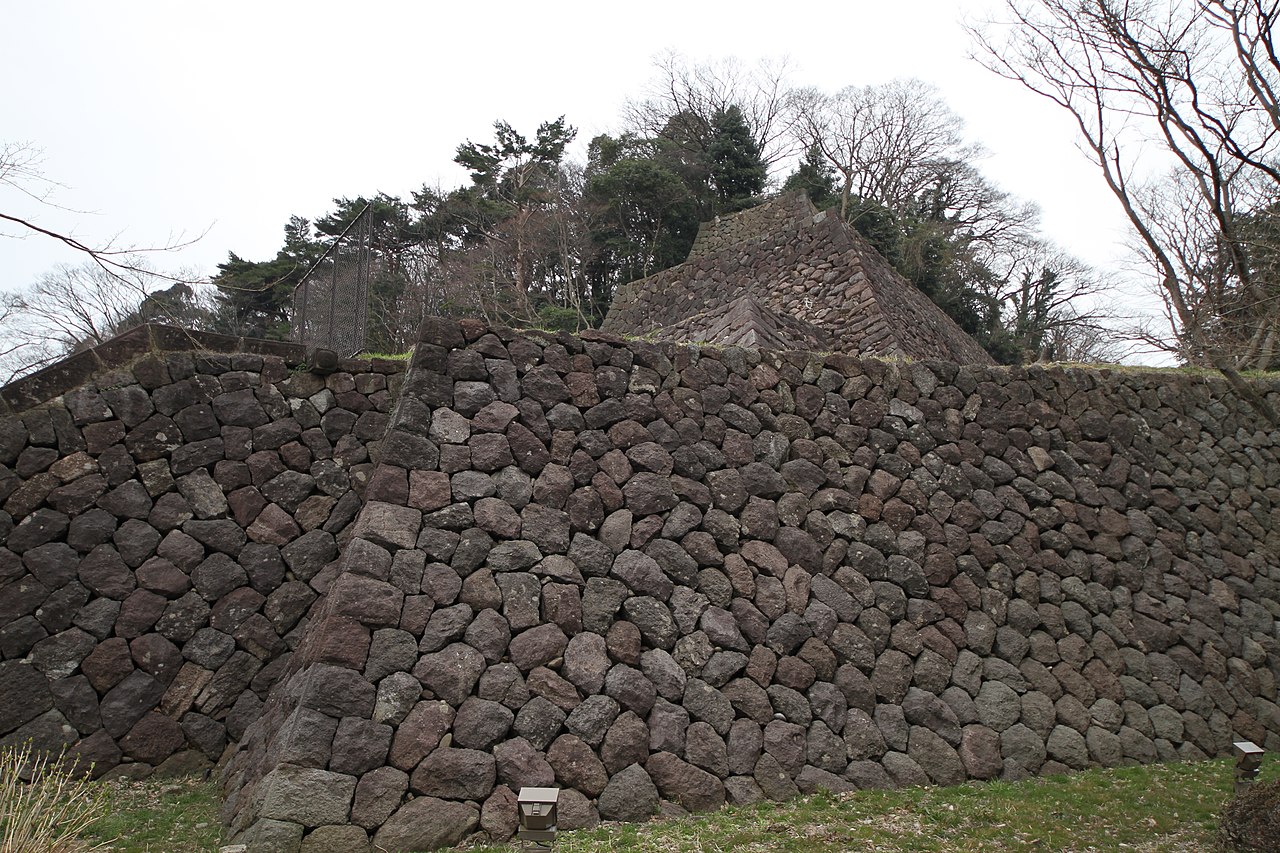 金沢城公園の丸の内石垣と惣構の遺構