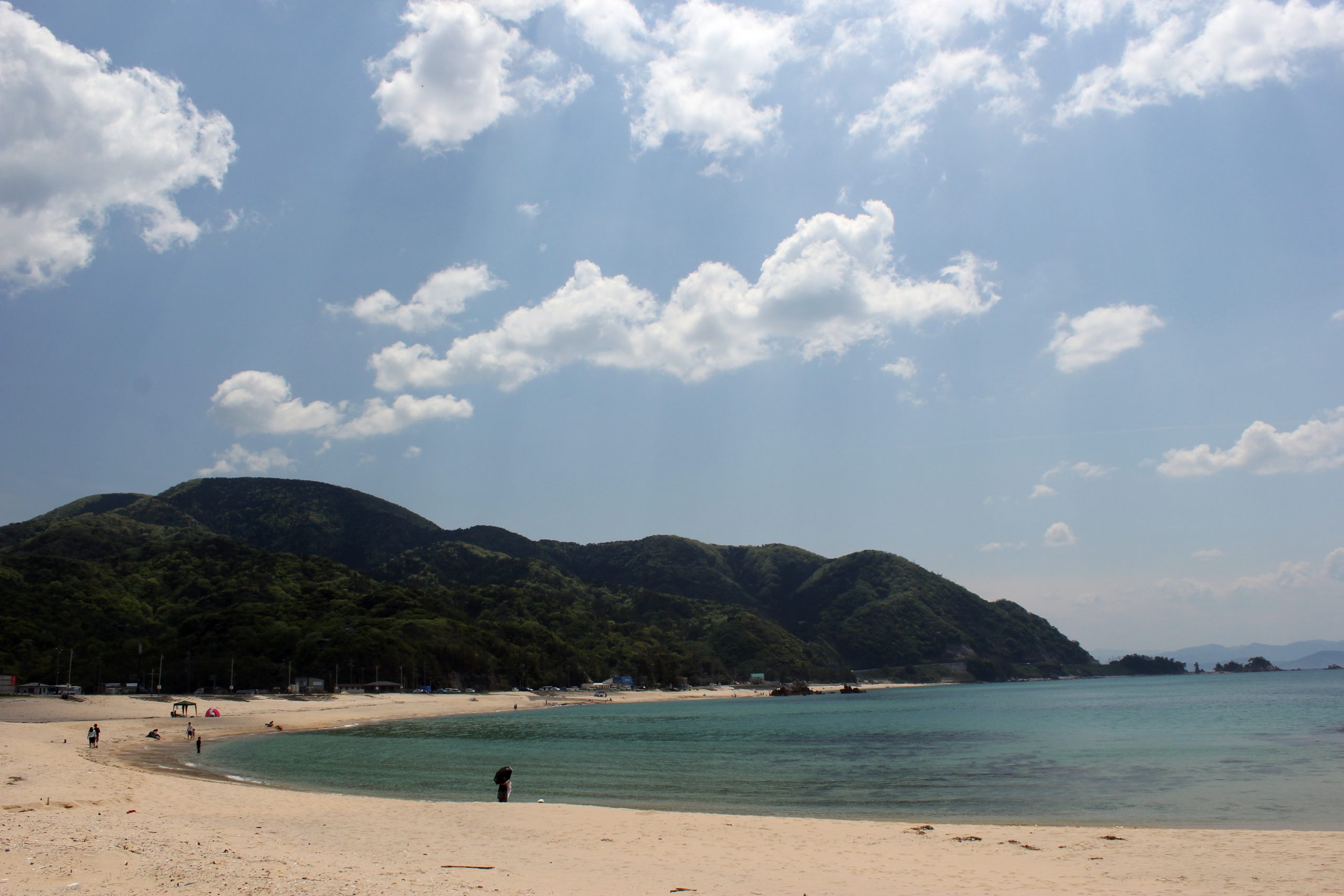 福井県美浜町・水晶浜海水浴場の透明度の高い海