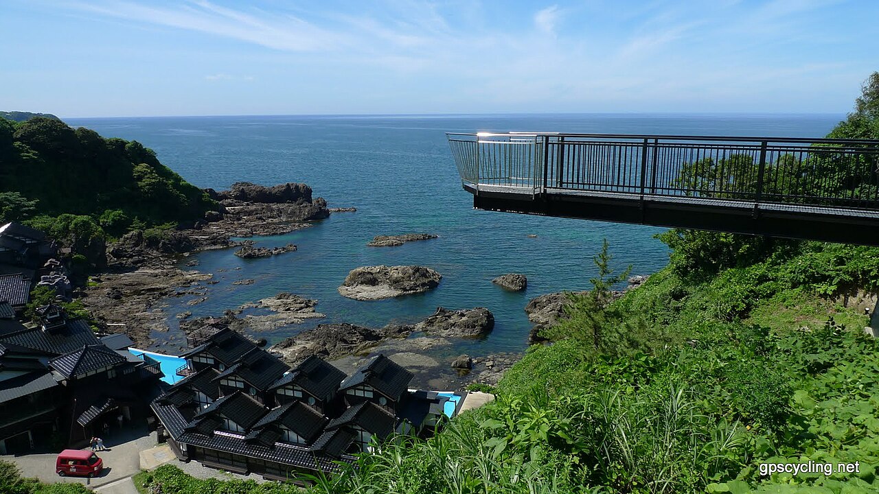 金剛崎から見た珠洲岬の断崖と日本海