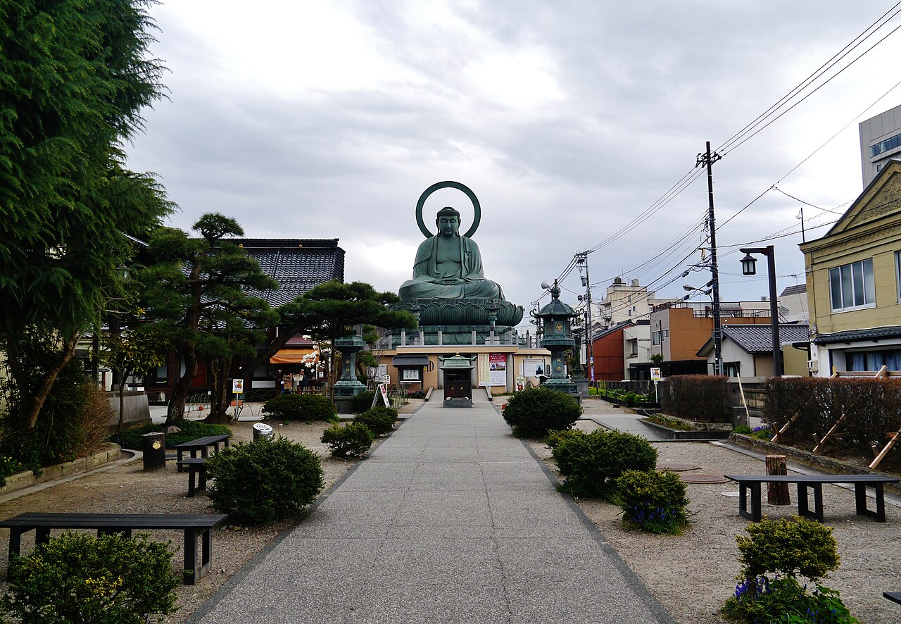 日本三大仏のひとつ・高岡大仏の青銅製阿弥陀如来坐像