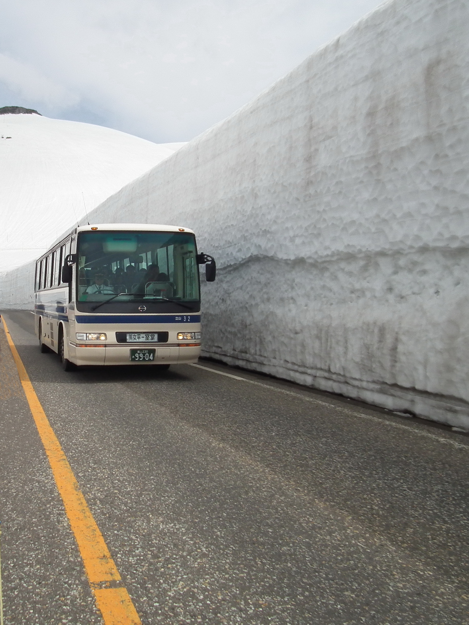 立山黒部アルペンルート雪の大谷ウォーク