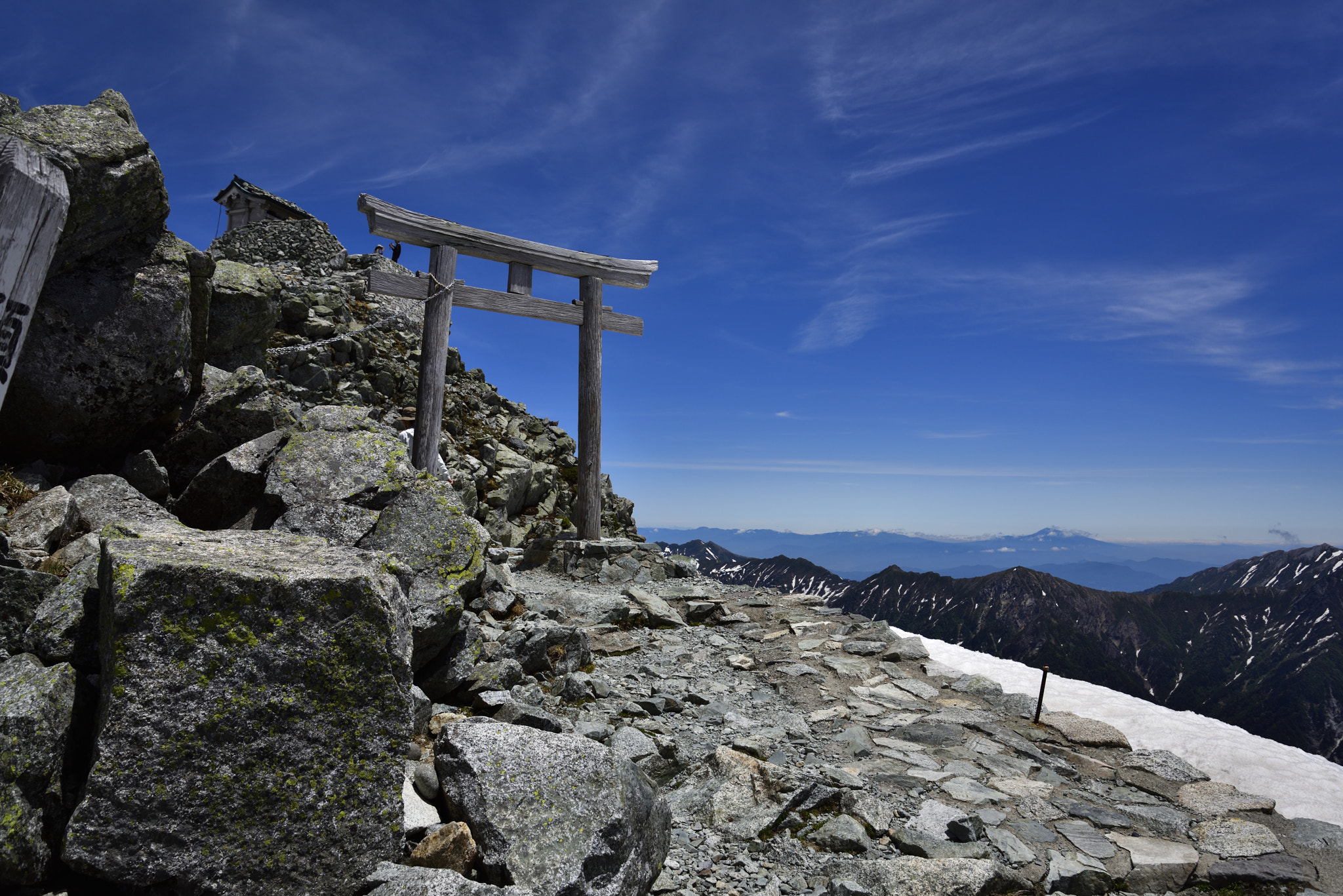 立山連峰の雄大な山岳風景