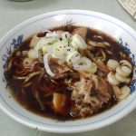 富山ブラックラーメン元祖大喜の濃い醤油スープ