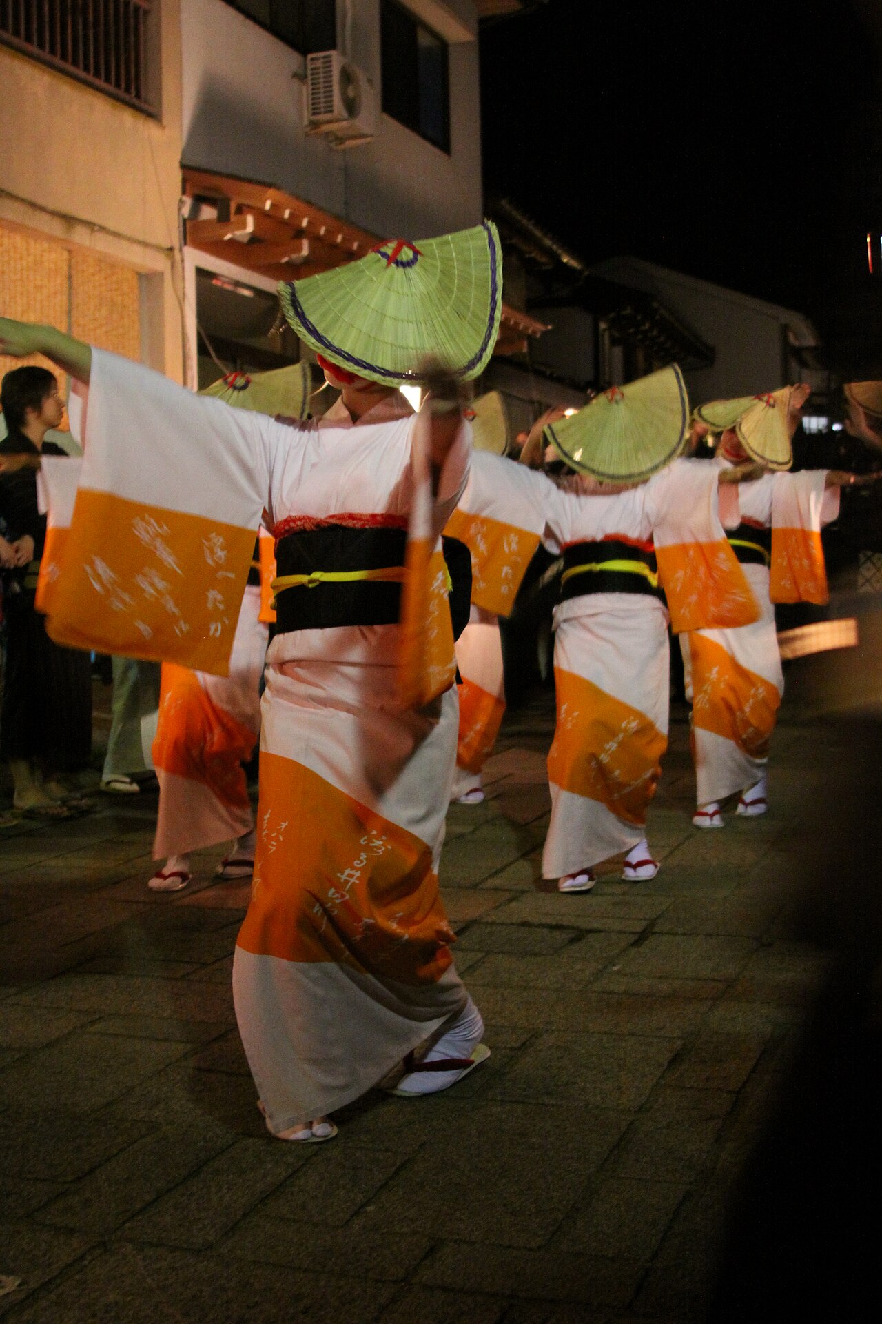 越中八尾おわら風の盆の優美な踊り