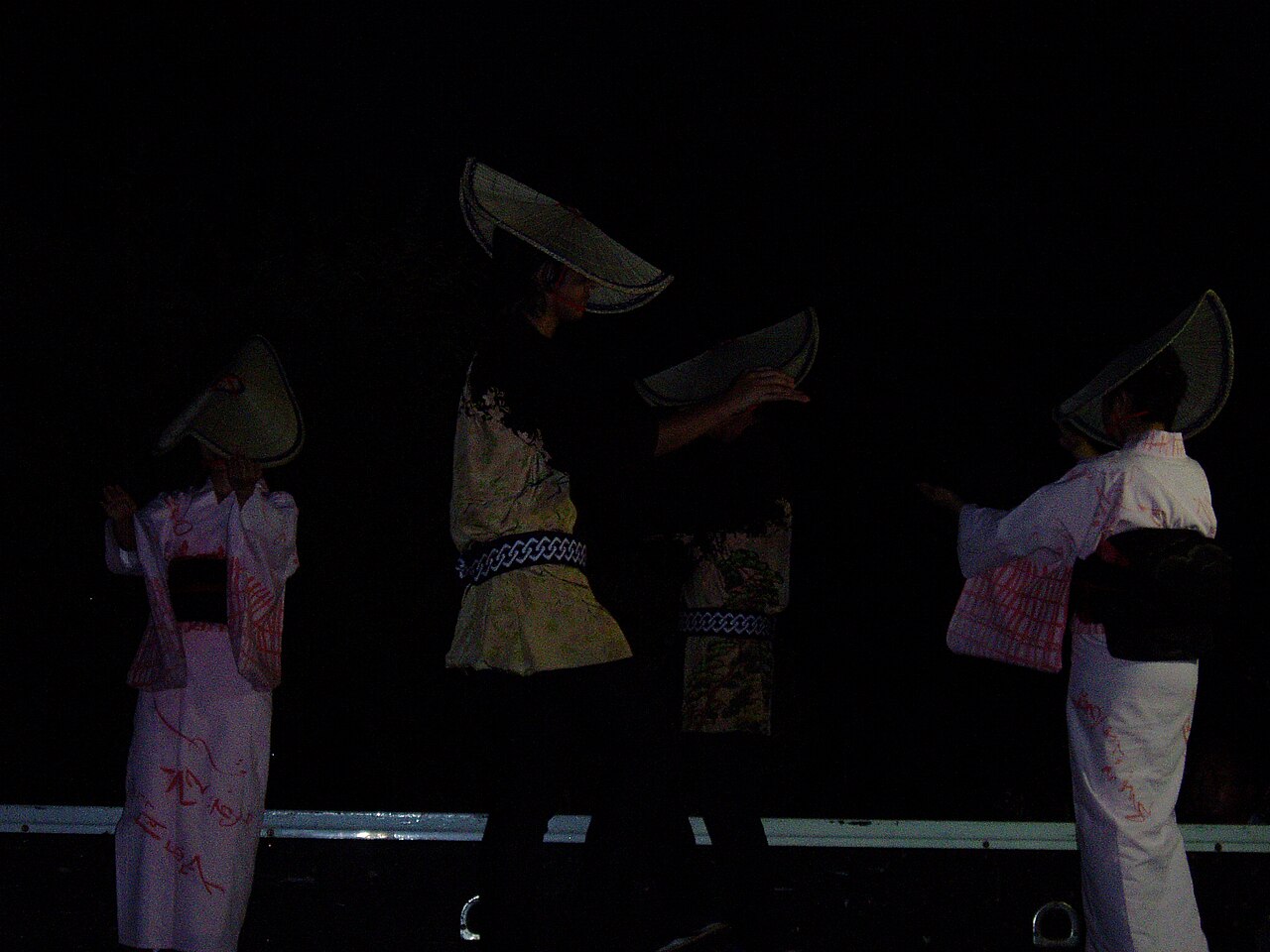 八尾のおわら風の盆で披露される女踊り