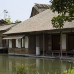 養浩館庭園の美しい池泉回遊式庭園と数寄屋造りの書院