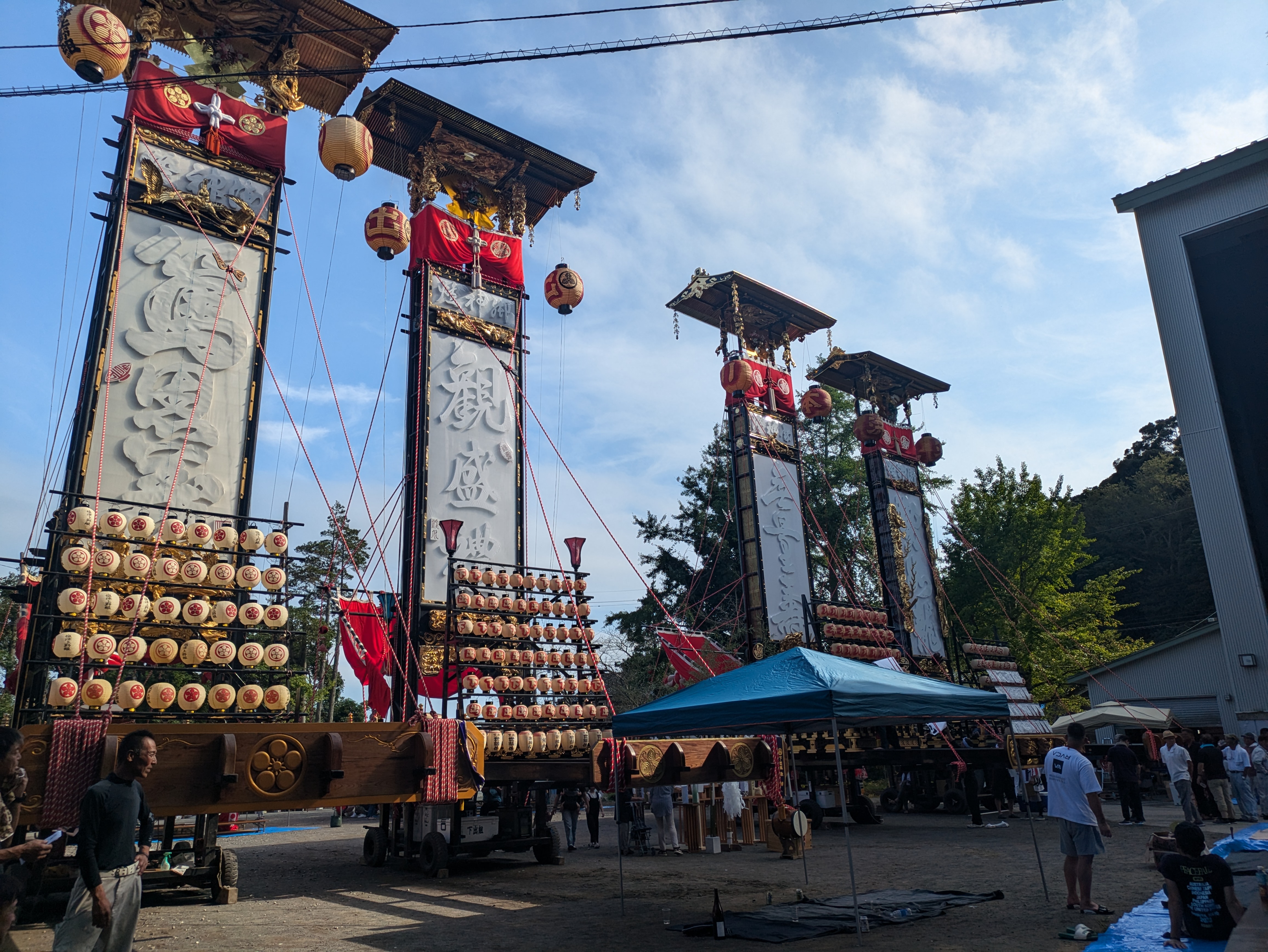地家キリコ祭り（珠洲市）の夜の巨大キリコ行列
