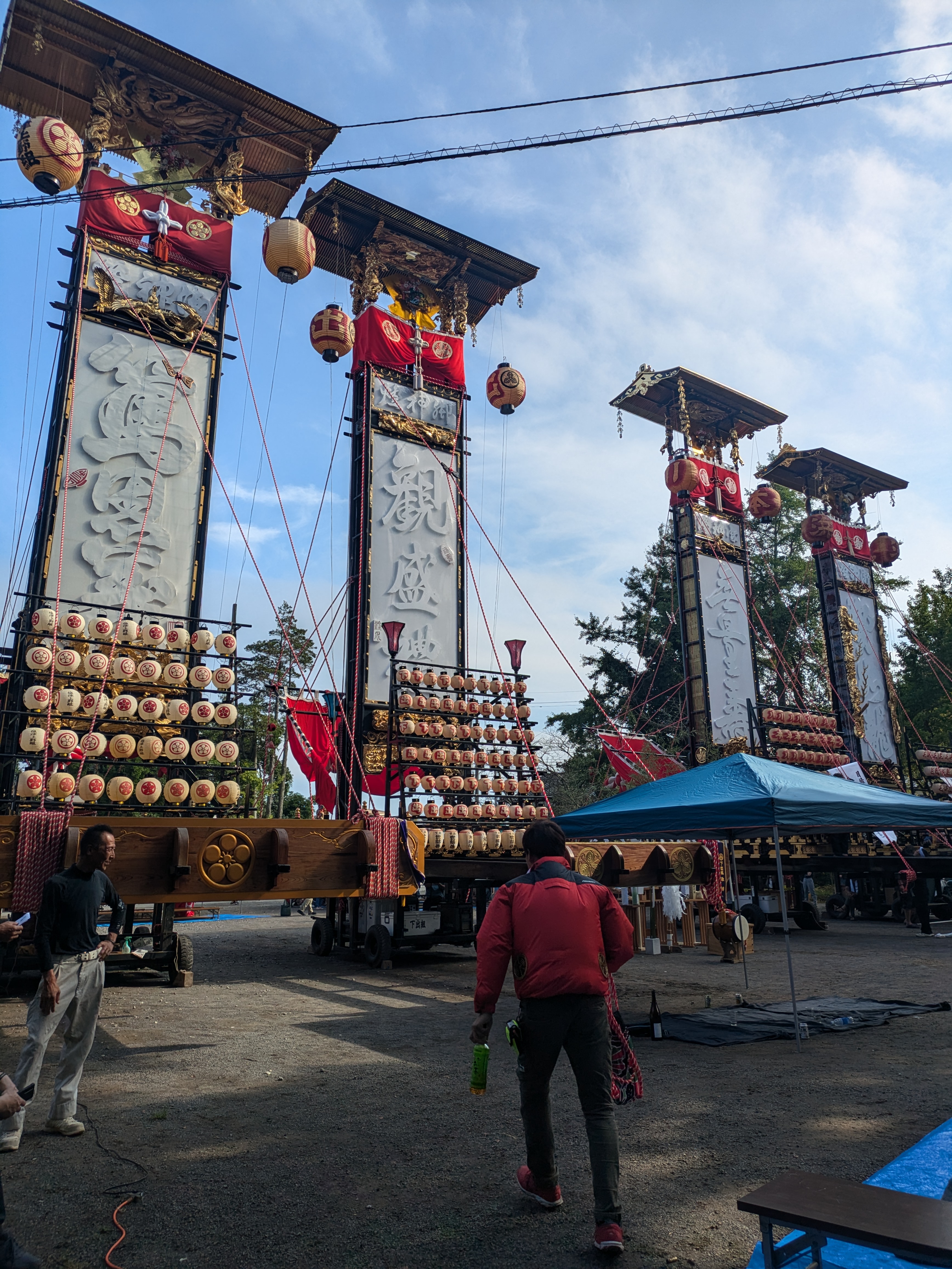 地家キリコ祭り（珠洲市）の巨大キリコと装飾