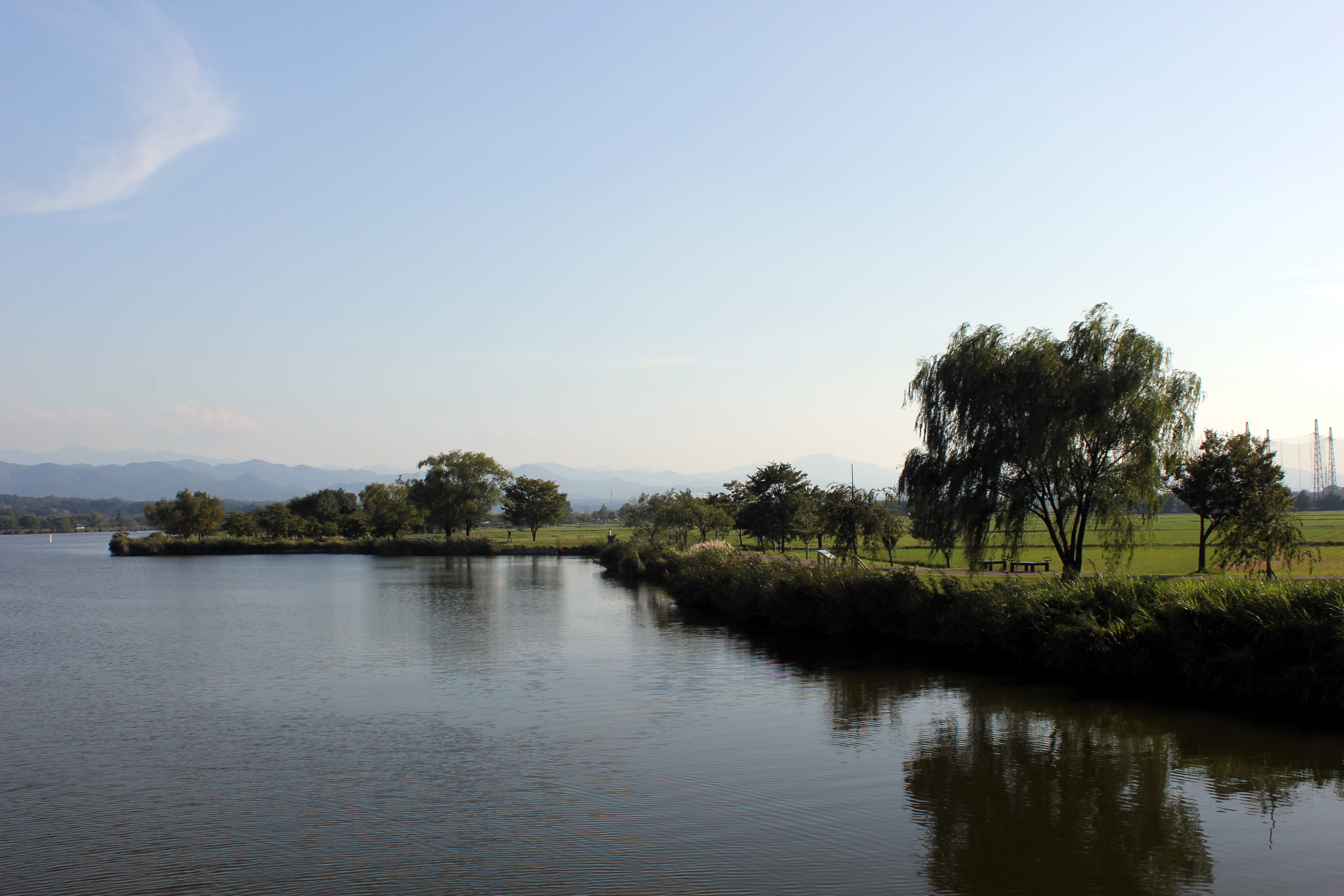 木場潟から望む白山の雄大な景色（石川県小松市）