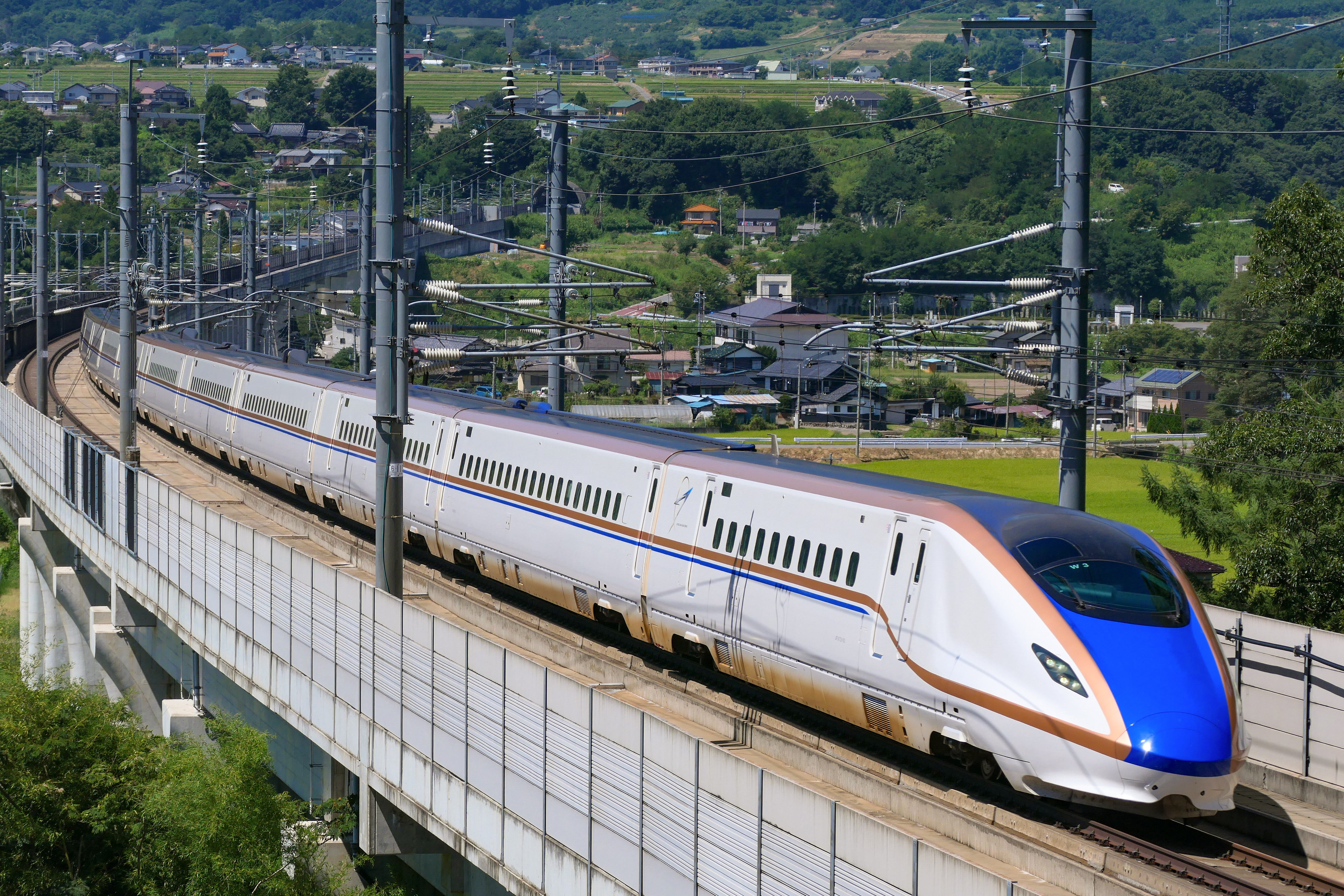北陸新幹線W7系「はくたか」—長野〜佐久平間を走るJR西日本の新幹線車両